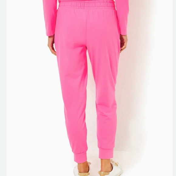 EUC Lilly Pulitzer Vibrant Roxie Pink Lillibeth SPF 50+ Joggers, Size Medium - Picture 3 of 16